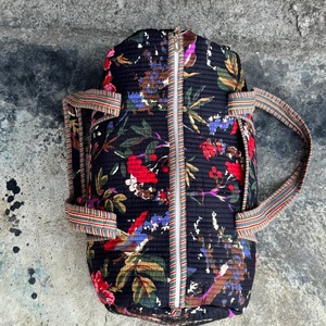 Sac de sport de luxe Midnight Floral Bird |   Coton matelassé artisanal fait main |   Plage écologique durable de grande capacité - Product Image 4