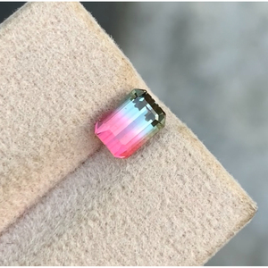 Turmalina Natural Bicolor de Corte Esmeralda Impecable de 1.33 CT, Corte Excelente, Limpia como una Gema, Proveniente de Afganistán - Product Image 1