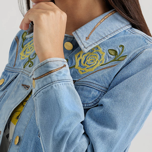 Veste en jean tissée boutonnée en denim lavé respirant 100% coton pour femmes, de haute qualité, fabriquée au Pakistan - Product Image 6