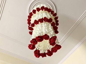 Lustre floral artificiel au jasmin et rose Décoration de plafond et d'auvent pour les mariages, les festivals et la maison Lanterne vintage - Product Image 4