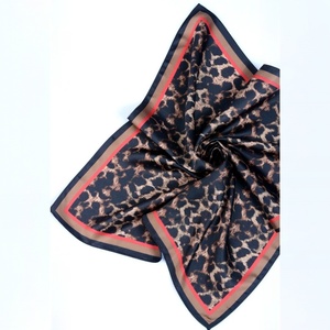 Bandana classique à imprimé animal, petit foulard carré effet soie, style européen-américain, mode décontractée, polyester satiné - Product Image 2
