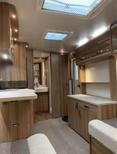 Motorhome รถพ่วงสำหรับการตั้งแคมป์ RV รถพ่วงเคลื่อนที่สำหรับการตั้งแคมป์และการเดินทาง