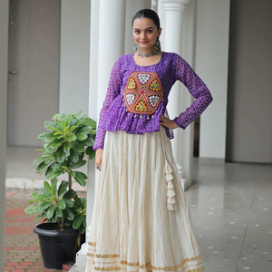 Ropa de fiesta de diseñador tradicional indio Lehenga Choli ropa de fiesta nupcial personalizada para mujeres ocasiones especiales estilo Navratri - Product Image 1