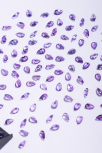 Piedra preciosa de cuarzo suelta cortada con pera de 6x4 MM de amatista brasileña Natural de calidad AAA para la fabricación de joyas - Product Image 2