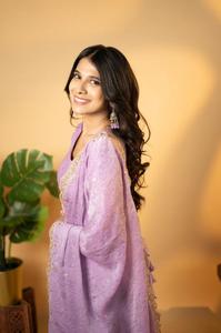 Traje de diseñador Chinnon Anarkali con bordado floral y traje festivo tradicional Dupatta para mujer a juego - Product Image 2