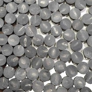 Accesorios de moda sostenibles y ecológicos Botones redondos de cuerno de búfalo tallado artesano inspirados en el estilo animal - Product Image 1