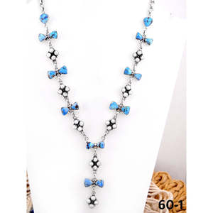 Collier Golden Hills de style sud-ouest, fait main avec du buffle blanc et de l'argent sterling, motif floral serti de turquoise - Product Image 2