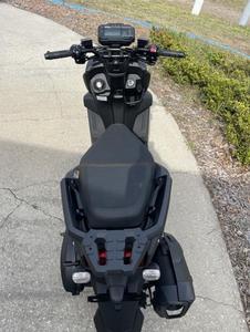 Motocicleta Urbana ZUMAs 125 2024 Nueva, 125cc, Inyección de Combustible, Automática, Transmisión CVT, Refrigeración Líquida - Product Image 4