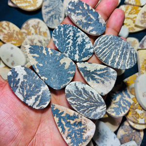 Venta al por mayor 100% Natural Druzy Psilomelane Dendrite Cabochons Cristal Opal Piedra preciosa Fabricación de joyas en todos los tamaños - Product Image 1