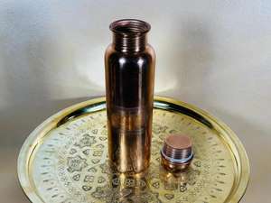 Bouteille d'eau traditionnelle en cuivre 100% avec couvercle à visser Verres anti-fuite réutilisables écologiques et durables pour adultes - Product Image 5