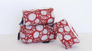 Ensemble de sacs à cosmétiques en coton matelassé écologique à fleurs rouges faites à la main pour voyage en blocs indiens pour sacs - Product Image 5