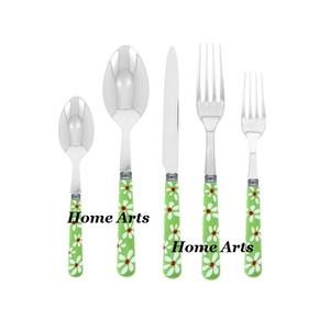 Ensemble de couverts en acier inoxydable avec poignées en résine, qualité supérieure, couleur argent et verte, par Home Arts - Product Image 1