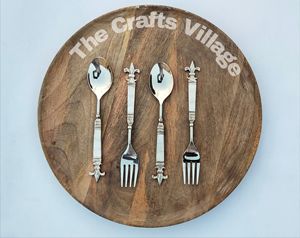 Juego de cubiertos de metal con diseño de mango de latón para una mesa de comedor de cocina tradicional rústica, ideal para uso diario y fiestas. - Product Image 2