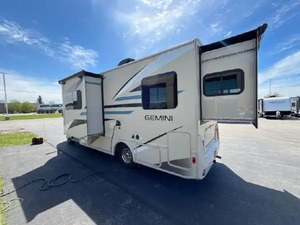 Fournisseur de camping-car d'occasion Thor Motor Coach Gemini 24TX classe B, modèle 2018, à vendre - Product Image 6