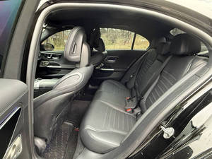 รถยนต์เมอร์เซเดส-เบนซ์ ซี-คลาส ซี 300 4MATIC ปี 2024 สภาพดี ใช้งานน้อย - Product Image 6