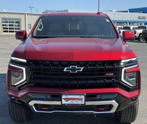 Belle rouge 2024 Chevrolet Tahoe Z71 4WD utilisée avec des roues en alliage sièges en cuir système de navigation démarrage à distance Android Auto toit ouvrant - Product Image 1