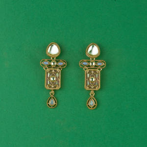 Pendientes clásicos Indo occidentales con joyería artificial chapada en Mehndi para mayoristas de moda en India - Product Image 2