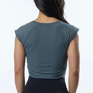 Performance Fit T-shirt court à ourlet gris en porcelaine pour femme 95% coton 5% Spandex Manches ajustées en forme de raglan Appliques - Product Image 6