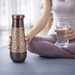 Botella de agua de cobre con diseño floral, botella de agua moderna de metal, elegante termo, botella de agua con acabado mate de cobre - Product Image 3