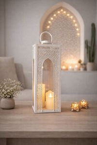 Elegante Farol de Metal Blanco con Paneles de Vidrio, Luz Cálida de Vela, Decoración para el Hogar, Ideal para Decoración Festiva y Regalos - Product Image 3