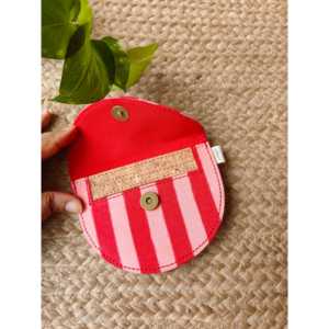 Bonita Cartera Mini de Tela de Algodón con Diseño de Rayas y Cierre de Botón para un Fácil Transporte de Tarjetas de Crédito - Product Image 2