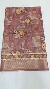 Sarees Dola à Impression Numérique, Collection Exquise London Queen, Saree en Soie Dola à Impression Numérique Premium, Saree pour Femmes, Vente en Gros à Surat - Product Image 6