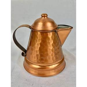 Cafetière en cuivre de style traditionnel en mettant l'accent sur l'attrait esthétique et la fonctionnalité de brassage combinée - Product Image 1
