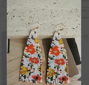 Pendientes de Flecos con Cuentas Florales de Moda, Pendientes Colgantes Botánicos Color Crema, Joyería Tribal Boho, Pendientes Largos Hechos a Mano con Cuentas de Semillas - Product Image 1