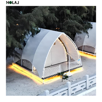 Cabane de glamping en toile courbée, lodge préfabriqué, tente d'hébergement en bord de mer pour les stations balnéaires et le développement de campings côtiers
