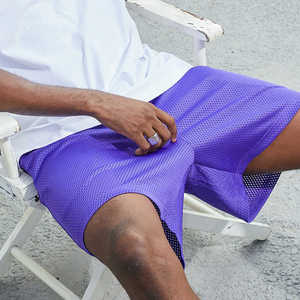 Vente en gros de shorts de sport en maille pour hommes, qualité prix personnalisé, pantalons courts à motif uni - Product Image 2