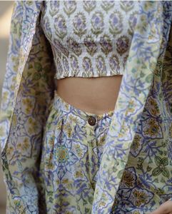 ชุดเซ็ตเสื้อผ้าสไตล์ชาติพันธุ์สุดอินเทรนด์ เสื้อและกางเกงเข้าชุดพิมพ์ลายดอกไม้ปักลายผ้าฝ้าย ชุดสามชิ้นสำหรับผู้หญิง ของขวัญสำหรับเธอ - Product Image 3