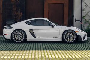 LISTO PARA ENVIAR, Volante a la Derecha/Izquierda, PORS-CHE 718 CAY-MAN GT4 RS 2024, Motor de 6 Cilindros en Línea de 4.0 Litros - Product Image 4