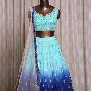 Travail de séquence traditionnel brodé de 5MM Lehenga Choli lancement de fête pakistanaise indienne lors d'occasions de mariage mettant en vedette des faux - Product Image 1
