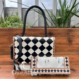 Ensemble combiné 2 pièces en cuir repoussé à la main de qualité supérieure pour femmes sac à bandoulière à carreaux de grande capacité avec pochette porte-cartes assortie - Product Image 1