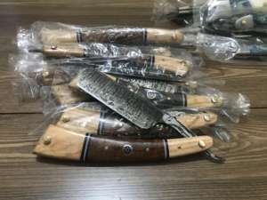 Nueva gama 2025 de maquinillas de afeitar rectas de acero de Damasco, manijas de madera de hueso de garganta cortada para hombres - Product Image 4