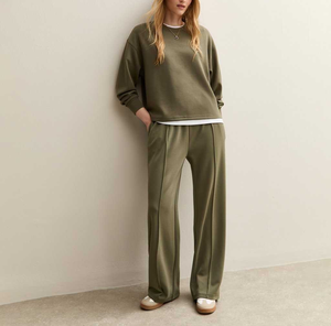 กางเกงจ็อกเกอร์ผ้าเฟรนช์เทอร์รี่สีพื้นคุณภาพสูง ทรงขากว้าง มีเชือกผูกเอว กระเป๋าใหญ่ สำหรับผู้หญิง พร้อมโลโก้สั่งทำ - Product Image 1