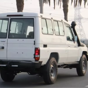 2020 2021 2022 VOITURES UTILISÉES RAISONNABLEMENT Toyota LandCruiser 78 4 2L L6 Diesel Hard Top Manual - Product Image 1