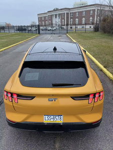 Ford Mustang GT 2024 avec volant à gauche, sièges en cuir, caméra arrière - Product Image 4