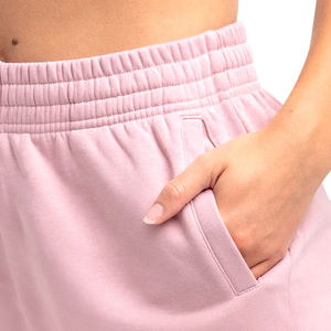 กางเกงวิ่งขาสั้นสำหรับผู้หญิงกางเกงวิ่งออกงานดีไซน์โดดเด่นใหม่บริการ OEM สีม่วงอ่อน - Product Image 5