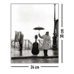 Impression d'art moderne de Robert Doisneau 'Un musicien sous la pluie' sur papier durable - Product Image 3