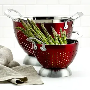 Ensemble de 2 passoires rouges en acier inoxydable avec poignées et trous d'égouttage pour laver les légumes, les pâtes et les fruits | Vente en gros - Product Image 4