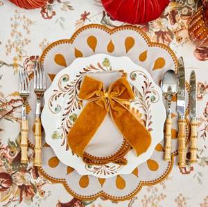 Napperons de table en lin élégants brodés à la main par des artisans qualifiés pour embellir votre expérience culinaire à la maison - Product Image 3