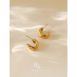 Orecchini a perno leggeri in oro, anti-ossidazione, stile Huggie medio, pezzi di tendenza per lei, idea regalo - Product Image 5