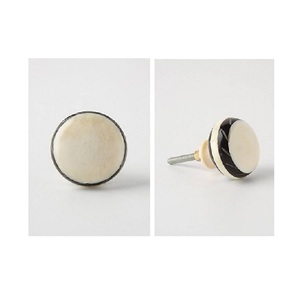 Perillas de madera y resina de la mejor calidad al por mayor con perillas de latón, madera y resina, cajón, armario, perilla de cristal de la India - Product Image 1