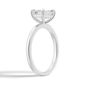 Anillo de Diamante Moissanita con Corte Esmeralda de Oro de 14K, Elegante y Lujoso - Product Image 6