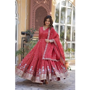 El mejor precio, ropa de boda india paquistaní, ropa lista para usar, vestido de viscosa pesada, bordado de lámina Cosmos, trabajo de secuencia Zari tradicional - Product Image 1