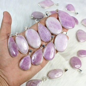 อัญมณี kunzite สีชมพูธรรมชาติทรงวงรีตั้งขอบขอบมือขัดเรียบสไตล์วินเทจเครื่องประดับจี้เงินขายส่ง - Product Image 5