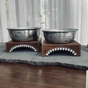 Bol en métal de conception traditionnelle avec base en bois, bol de service alimentaire, vaisselle, bol fait à la main, vente en gros, prix bon marché, bonne qualité - Product Image 1