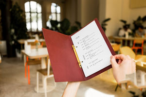 Carpeta de cuero hecha a mano de la carpeta del restaurante de la cubierta del menú A4 personalizado con el repujado de la LMC-0057 para los hoteles y los restaurantes - Product Image 2