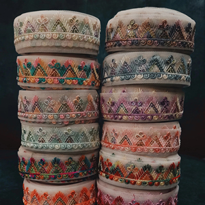 ลูกไม้ปักลายดอกไม้สีดำหรูหราที่มีรายละเอียดที่ซับซ้อนเหมาะสำหรับการสร้างชุดเจ้าสาวที่มีความซับซ้อนสวมใส่ตอนเย็น - Product Image 1